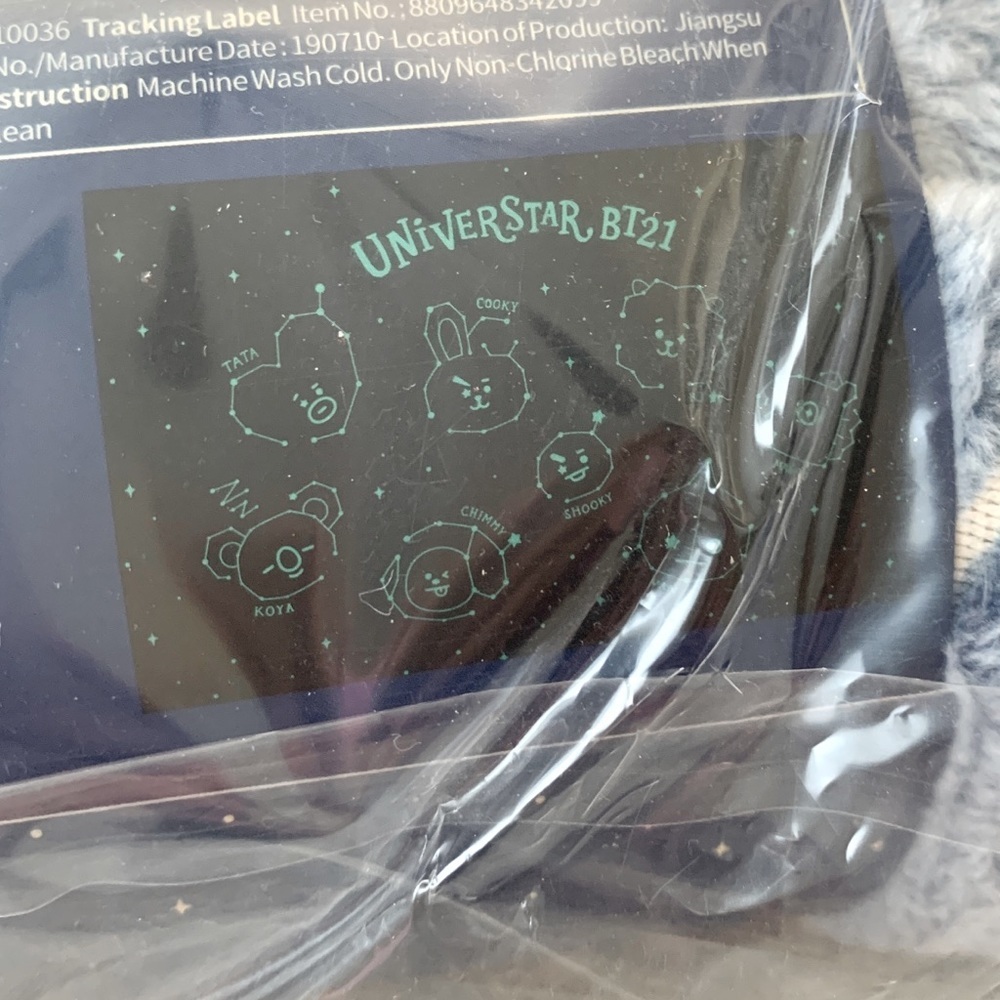 ๐ BT21 Blue Glow-in-the-Dark Constellations Plush Throw Blanket 55 x 38 inches - Picture 3 of 7